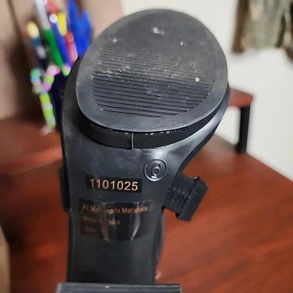 Charlotte Russe Black strappy block heels. Size 6 - Picture 4 of 7